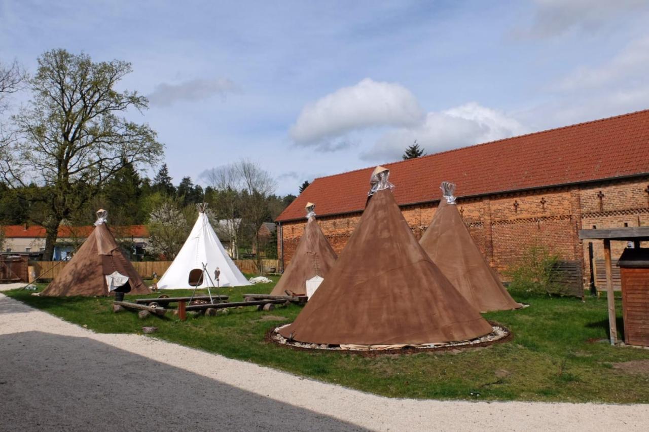 Kuckunniwi Tipidorf Hotel Tauche Екстериор снимка