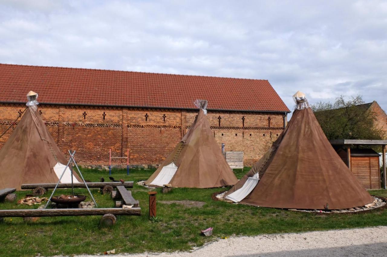 Kuckunniwi Tipidorf Hotel Tauche Екстериор снимка