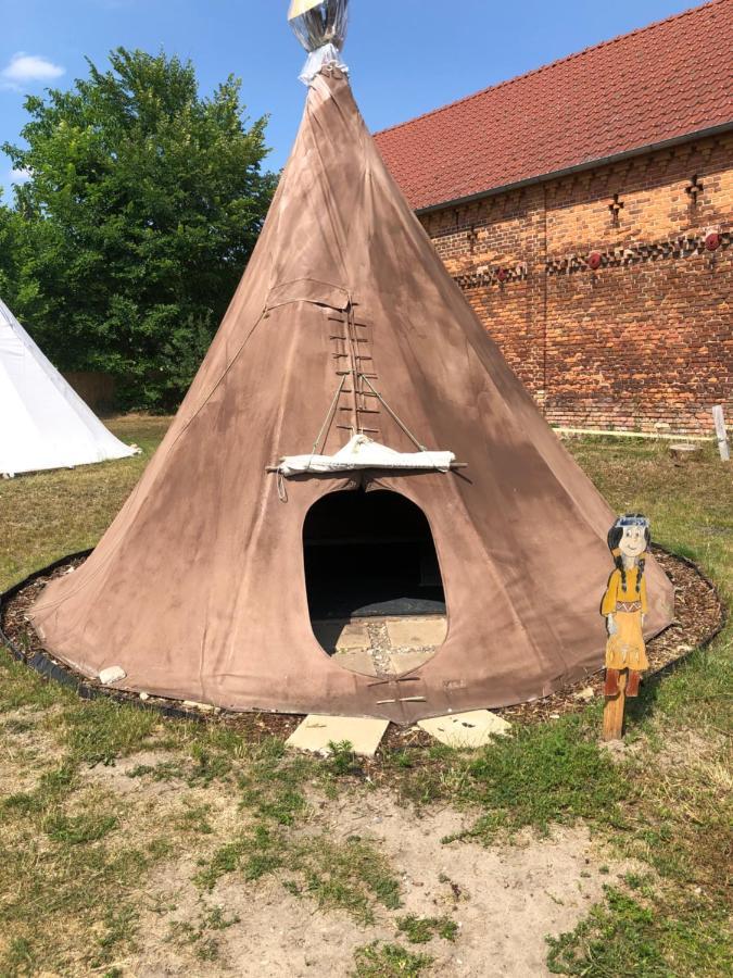 Kuckunniwi Tipidorf Hotel Tauche Екстериор снимка