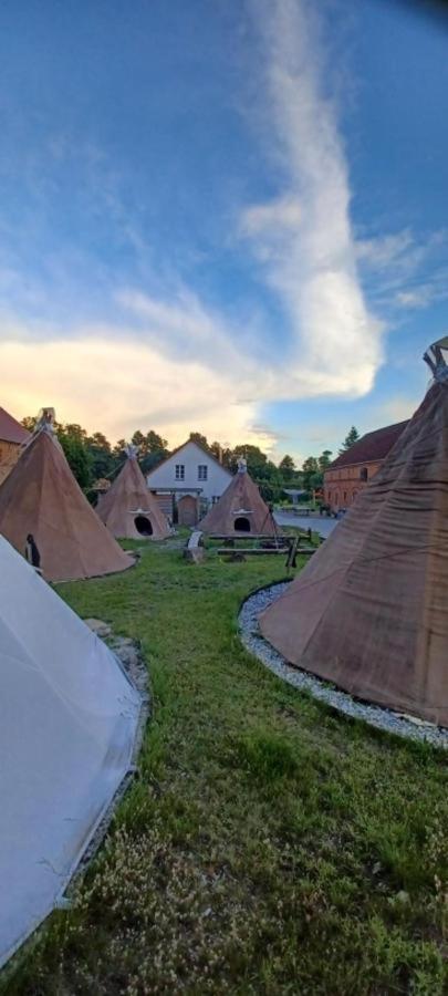 Kuckunniwi Tipidorf Hotel Tauche Екстериор снимка
